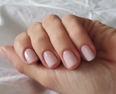 مانیکور روسی چیست و چگونه انجام می‌شود؟